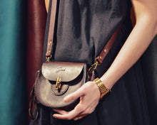 Load image into Gallery viewer, F-115 | ტყავის ჩანთა/Crossbody /ქალი