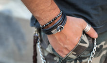 Load image into Gallery viewer, ტყავის სამაჯური ვერცხლის ბალთით (SM-101) (SM-102)