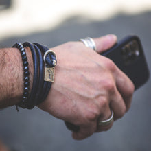 Load image into Gallery viewer, ტყავის სამაჯური ვერცხლის ბალთით (SM-101) (SM-102)