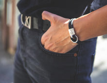 Load image into Gallery viewer, ტყავის სამაჯური ვერცხლის ბალთით (SM-101) (SM-102)