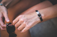 Load image into Gallery viewer, ტყავის სამაჯური ვერცხლის ბალთით (SM-101) (SM-102)