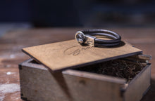 Load image into Gallery viewer, ტყავის სამაჯური ვერცხლის ბალთით (SM-101) (SM-102)