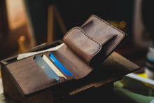 Load image into Gallery viewer, Bi-fold საფულე სახურდით (B-119)