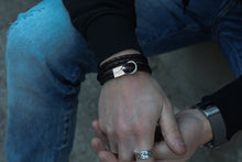 Load image into Gallery viewer, ტყავის სამაჯური ვერცხლის ბალთით (SM-103) (SM-104)