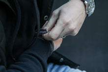 Load image into Gallery viewer, ტყავის სამაჯური ვერცხლის ბალთით (SM-103) (SM-104)