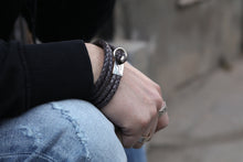 Load image into Gallery viewer, ტყავის სამაჯური ვერცხლის ბალთით (SM-103) (SM-104)