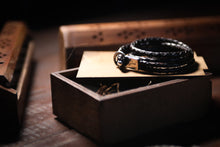 Load image into Gallery viewer, ტყავის სამაჯური ვერცხლის ბალთით (SM-103) (SM-104)