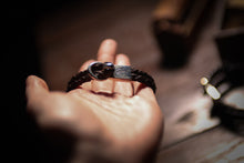 Load image into Gallery viewer, ტყავის სამაჯური ვერცხლის ბალთით (SM-103) (SM-104)