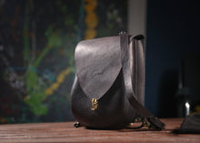 Load image into Gallery viewer, F-113 | ტყავის ზურგჩანთა/ ქალი