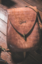 Load image into Gallery viewer, F-112 | ტყავის ზურგჩანთა/ ქალი