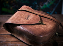 Load image into Gallery viewer, F-112 | ტყავის ზურგჩანთა/ ქალი