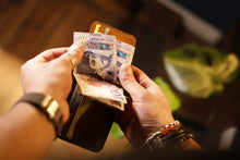 Load image into Gallery viewer, B-114 | Bi-fold საფულე ფულის დამჭერით/ კაცი