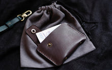 Load image into Gallery viewer, ტყავის საბარათე - (S-109)