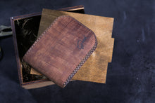 Load image into Gallery viewer, B-113 | კლასიკური Bi-fold საფულე სახურდით / კაცი