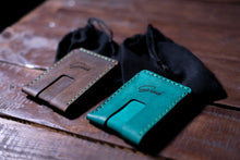 Load image into Gallery viewer, ტყავის საბარათე - (S-110)