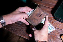 Load image into Gallery viewer, ტყავის საბარათე - (S-110)