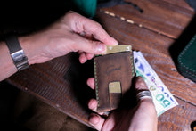 Load image into Gallery viewer, ტყავის საბარათე - (S-110)