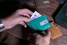 Load image into Gallery viewer, ტყავის საბარათე - (S-110)