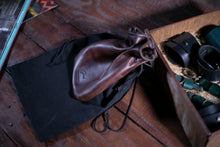 Load image into Gallery viewer, ტყავის ქისა (O-101)