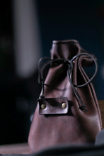 Load image into Gallery viewer, ტყავის ქისა (O-101)