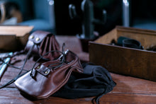 Load image into Gallery viewer, ტყავის ქისა (O-101)