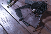 Load image into Gallery viewer, ტყავის ბეიჯი (Z-101)