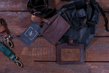 Load image into Gallery viewer, ტყავის ბეიჯი (Z-101)