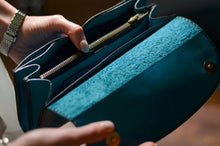 Load image into Gallery viewer, ტყავის ხელჩანთა - (F-118)