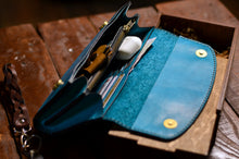 Load image into Gallery viewer, ტყავის ხელჩანთა - (F-118)