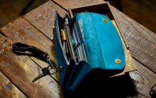 Load image into Gallery viewer, ტყავის ხელჩანთა - (F-118)