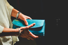 Load image into Gallery viewer, ტყავის ხელჩანთა - (F-118)