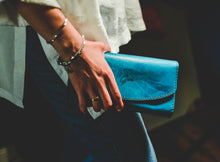 Load image into Gallery viewer, ტყავის ხელჩანთა - (F-118)