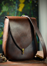 Load image into Gallery viewer, F-113 | ტყავის ზურგჩანთა/ ქალი