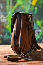 Load image into Gallery viewer, F-113 | ტყავის ზურგჩანთა/ ქალი