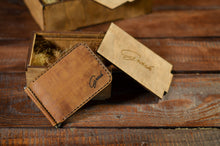 Load image into Gallery viewer, B-109 | Bi-fold საფულე ფულის დამჭერით/ კაცი