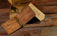 Load image into Gallery viewer, B-109 | Bi-fold საფულე ფულის დამჭერით/ კაცი