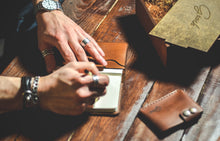 Load image into Gallery viewer, ტყავის ხელნაკეთი ყდა ბლოკნოტისთვის - (N-101)