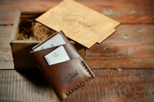 Load image into Gallery viewer, ტყავის საბარათე - (S-105)