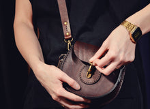 Load image into Gallery viewer, F-115 | ტყავის ჩანთა/Crossbody /ქალი