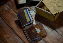 Load image into Gallery viewer, B-113 | კლასიკური Bi-fold საფულე სახურდით / კაცი