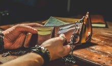 Load image into Gallery viewer, ბაიკერული საფულე, ჯაჭვით (B-117)