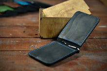 Load image into Gallery viewer, B-114 | Bi-fold საფულე ფულის დამჭერით/ კაცი