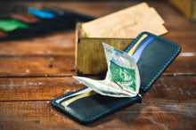 Load image into Gallery viewer, B-114 | Bi-fold საფულე ფულის დამჭერით/ კაცი