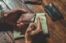 Load image into Gallery viewer, ტყავის საბარათე - (S-107)