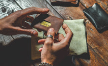 Load image into Gallery viewer, ტყავის საბარათე - (S-107)