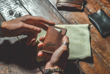 Load image into Gallery viewer, ტყავის საბარათე - (S-107)