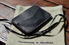 Load image into Gallery viewer, ტყავის საბარათე - (S-104)