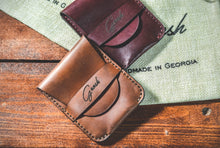 Load image into Gallery viewer, ტყავის საბარათე, ქამრით - (S-106)