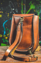 Load image into Gallery viewer, F-112 | ტყავის ზურგჩანთა/ ქალი