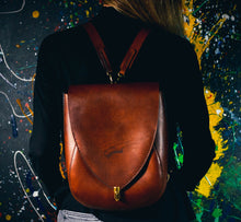 Load image into Gallery viewer, F-112 | ტყავის ზურგჩანთა/ ქალი